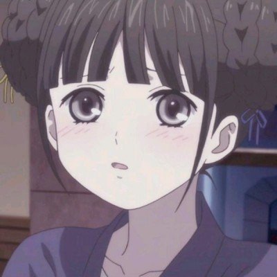 女子无视哈里夫妇淡定晒太阳走红